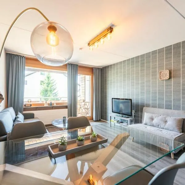 LAAX Central Holiday Apartment with Pool & Sauna, hotell i Laax