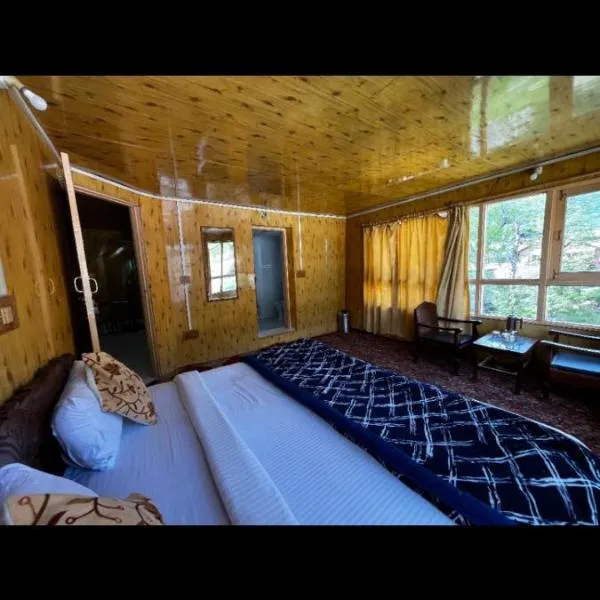 New snow view resort pahalgam, hotel in Pahalgām