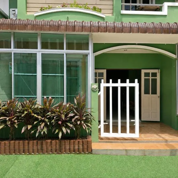 Happy Homey Hostel, hotel din Suratthani