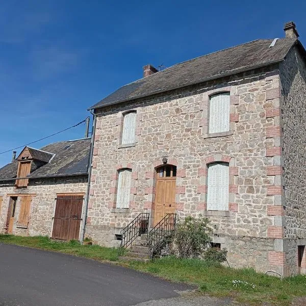 Maison de campagne، فندق في Maussac