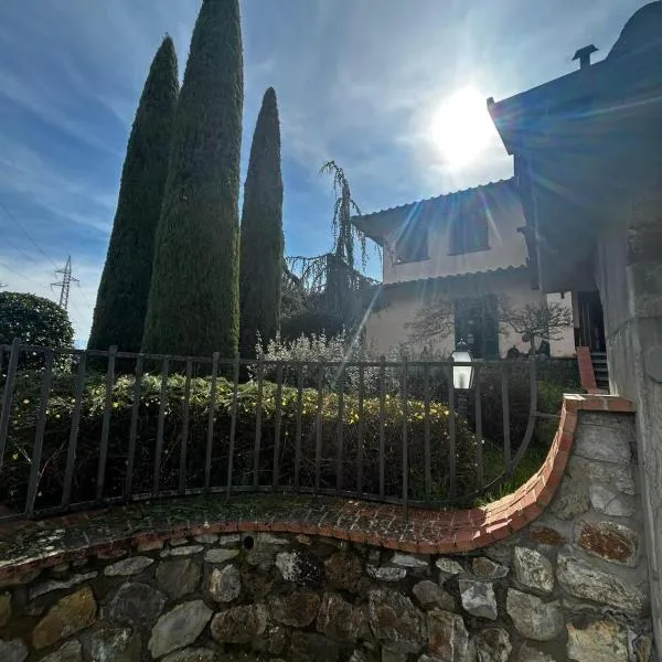 Villa tre cipressi, hotelli kohteessa Fedi
