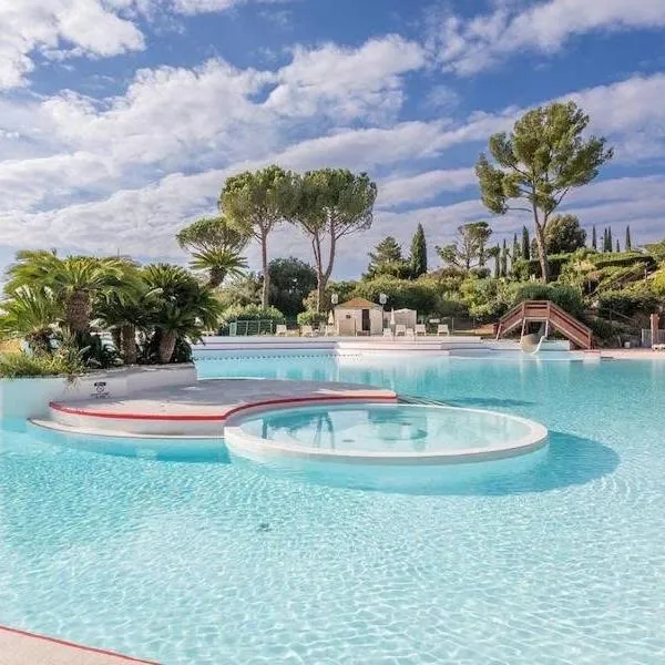 Cap Esterel - Duplex avec 2 terrasses dont une tropezienne, piscines et loisirs, хотел в Сен Рафаел