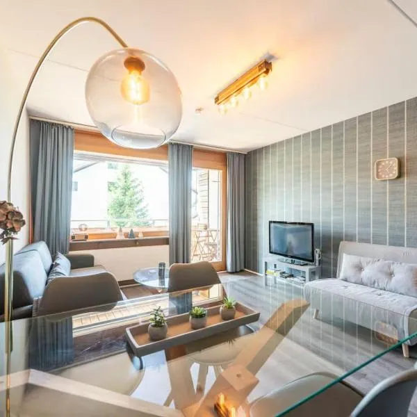 LAAX Central Holiday Apartment with Pool & Sauna, hotell i Laax