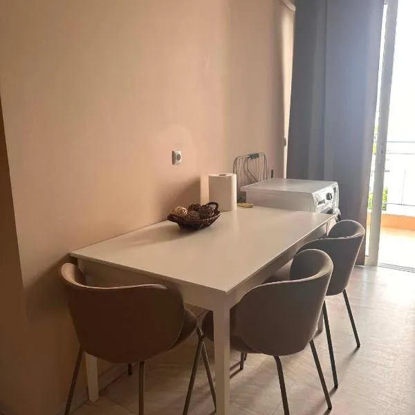 Dimitra Apartment Very Close to Kalamata Beach, hotel in Kalamata