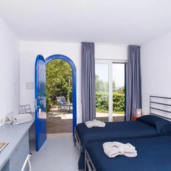 Hotel della baia - Negombo Parco Termale, hótel í Lacco Ameno