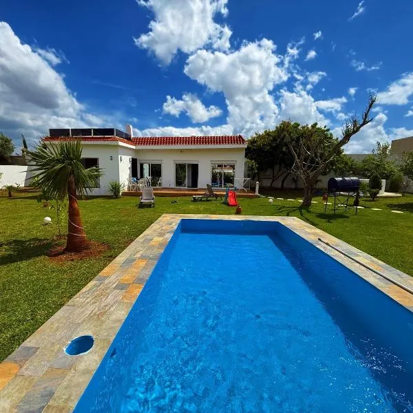 Luxury Villa with Pool & Garden5km from Cabo، فندق في تطوان