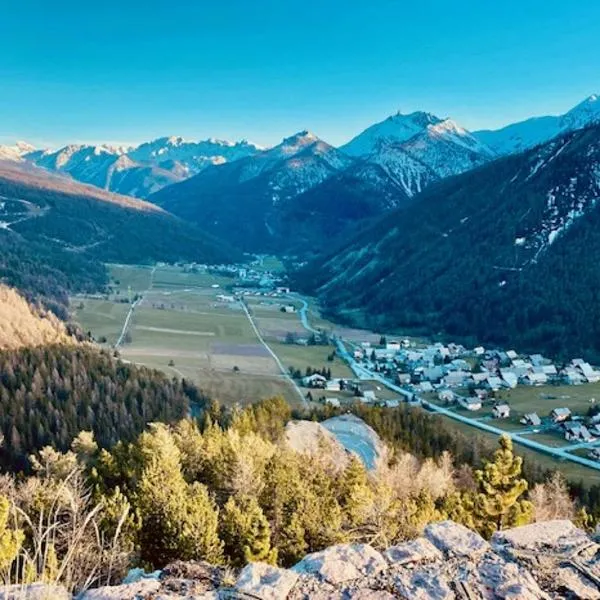 Les granges d'Arvieux vue sur le Queyras – hotel w mieście Arvieux
