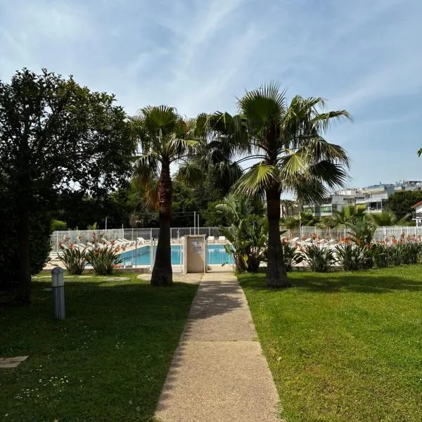 Appartement en bord de rivière, près des plages, hotel in Mandelieu-La Napoule