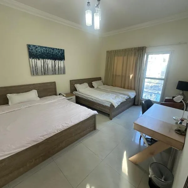 두바이에 위치한 호텔 Spacious Villa With Master bedrooms
