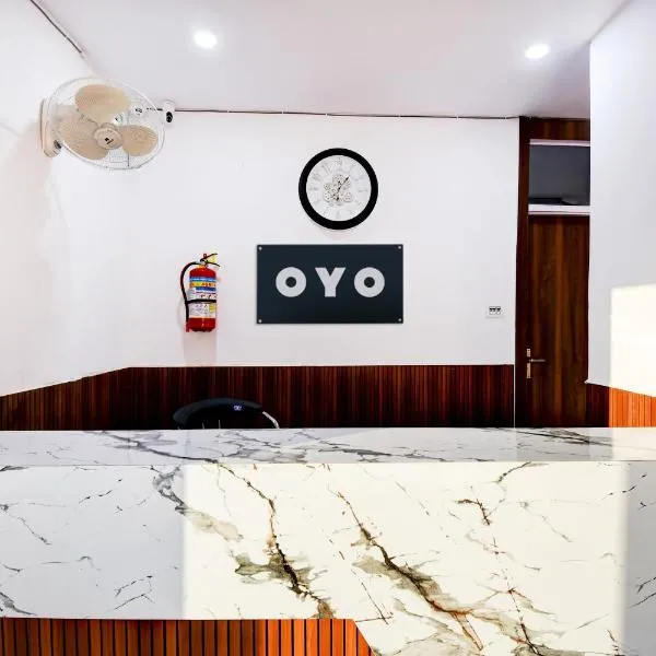 HOTEL O MAHENDRA MG PALACE: Hasanganj şehrinde bir otel