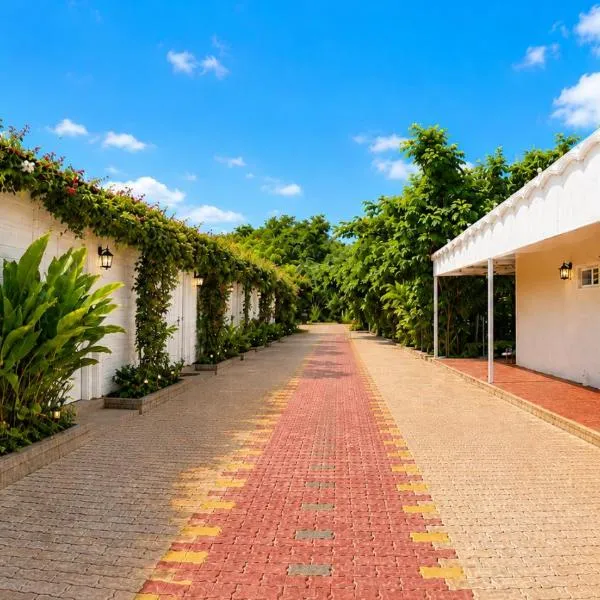 Gardens by Lotels, hotel in Madambakkam