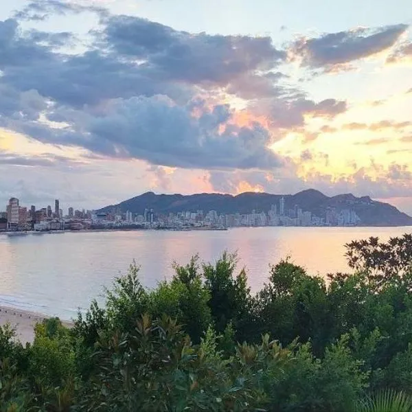 Vistalaplaya, hotel em Benidorm