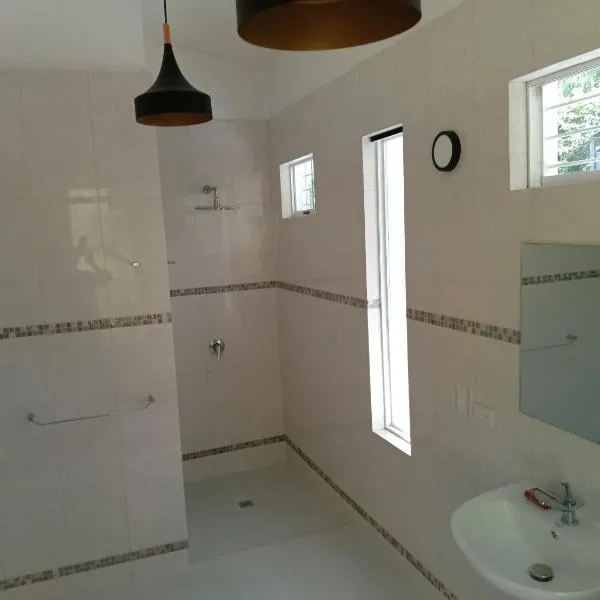 Cómoda y espaciosa habitación rodeada de naturaleza, ξενοδοχείο σε Maracay