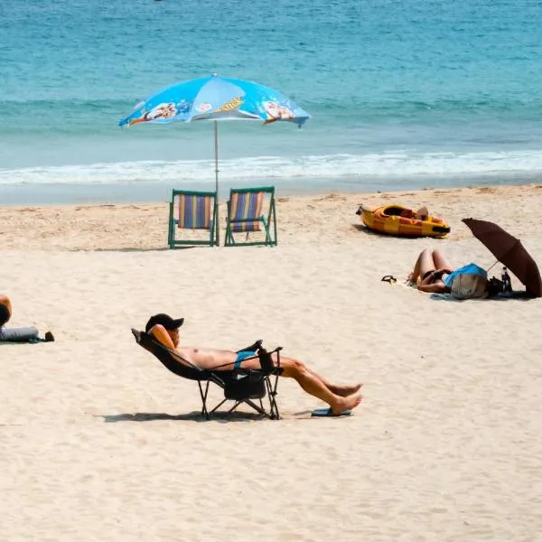 Beach view furnished apartment, ξενοδοχείο σε Ajman 