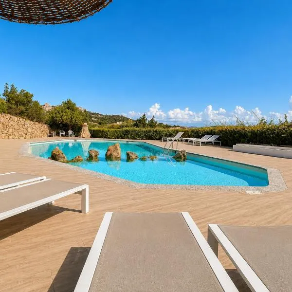 Porto Cervo Marina Three-Bedroom House with Pool, hotel di Porto Cervo