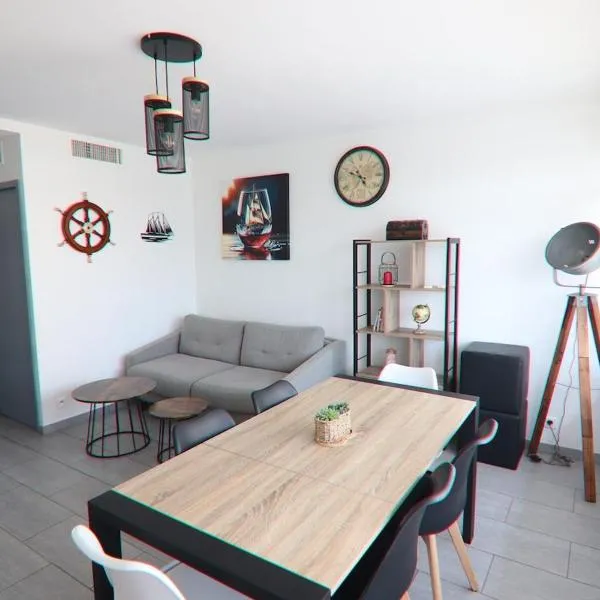 T4 Pro et Famille - Plage - Base Nature - Tout à pied - Parking - Commerces, отель в Фрежюсе