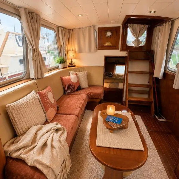 Houseboat cosy et Atypique à Rouen Le Zimon, hotel din Rouen