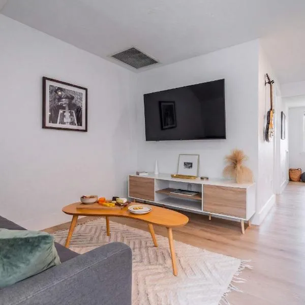 Studio at The Key - 1mi to UF & DT , Full Kitchen: Gainesville şehrinde bir otel