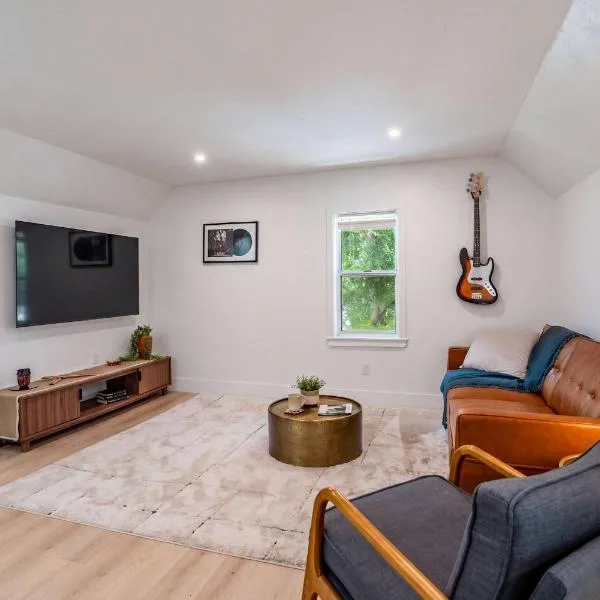 Rhythm at The Key - 1mi to UF & DT , Full Kitchen, hotel u gradu 'Gainesville'