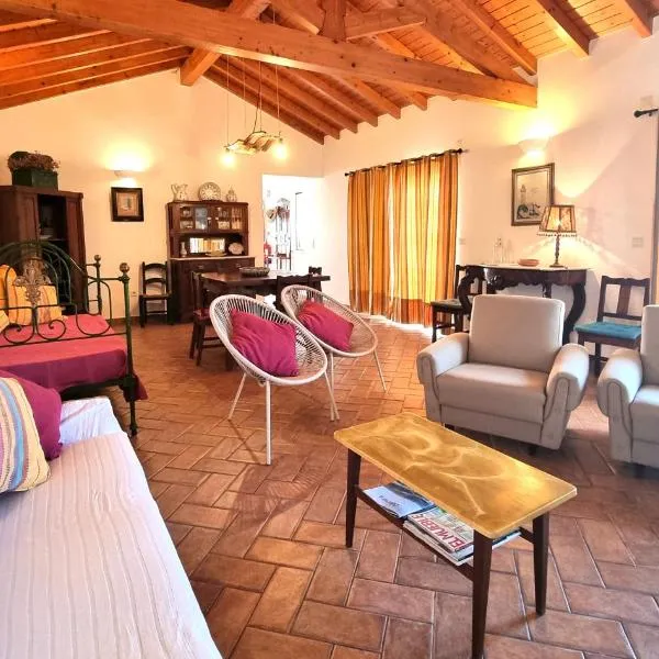 HIKER'S LODGE CAVALEIRO by Stay in Alentejo, מלון באודמירה