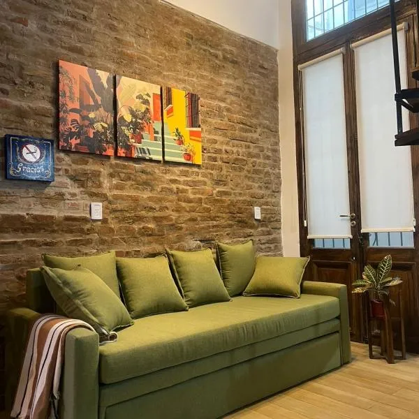 Loft con patio frente a Mercado San Telmo, 2 baños, hotel in Buenos Aires