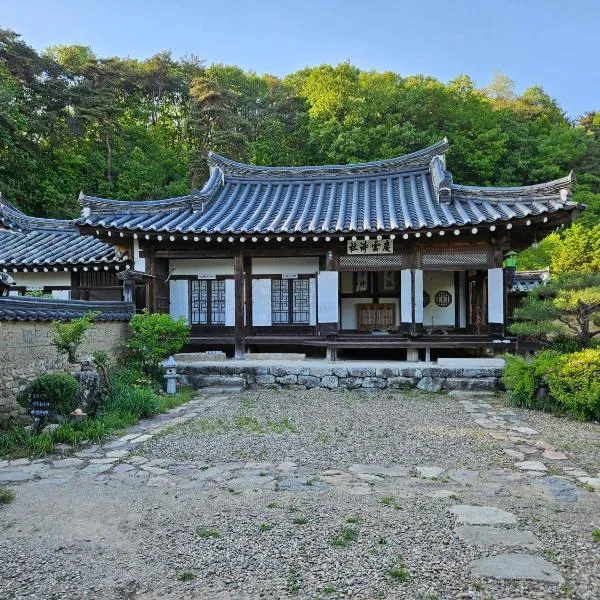 Tohyang Traditional House, отель в городе Bonghwa