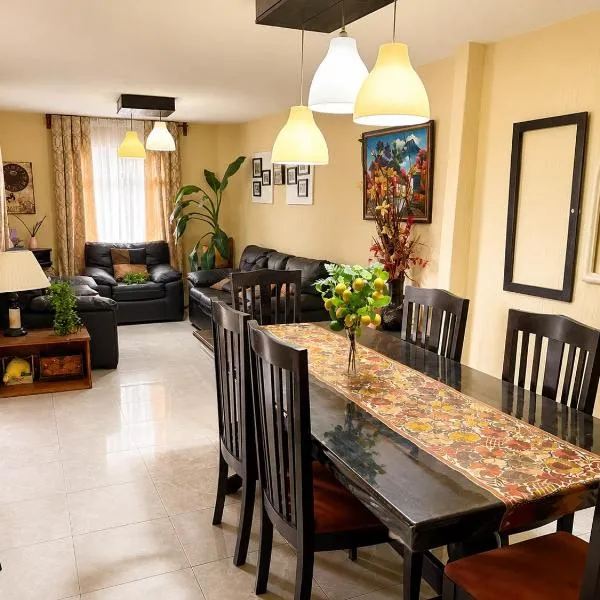 Casa amplia y acogedora en Amatitlán con Parqueo y seguridad, hotel di Amatitlan