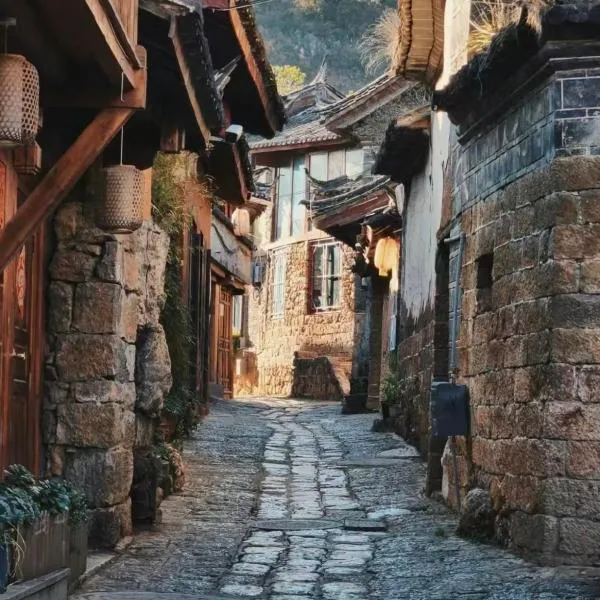 Sunny Nest Yoga & Healing Aesthetics Lijiang Shuhe Old Town Branch, hotell i Baisha