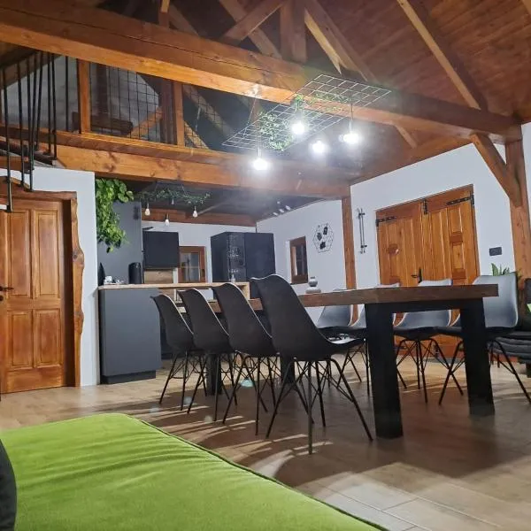 Hiška oddiha - Rest house, hotel i Sromlje
