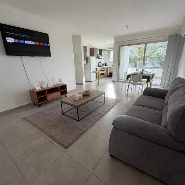 Two Bedrooms Apartment with Private Balcony, hotel em Yukarı Lakatamya