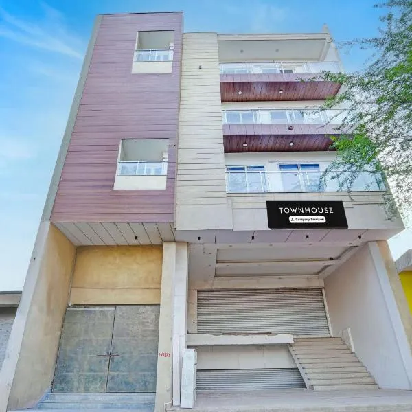 Super Townhouse Chhatarpur Metro Station Delhi, viešbutis Naujajame Delyje