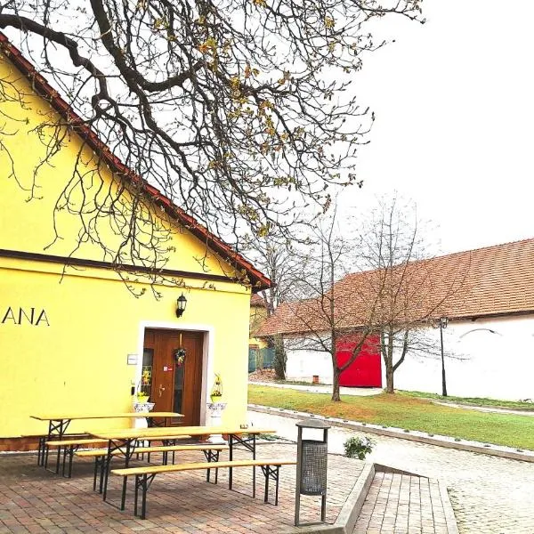 Statek Otradovice hotel, khách sạn ở Otradovice