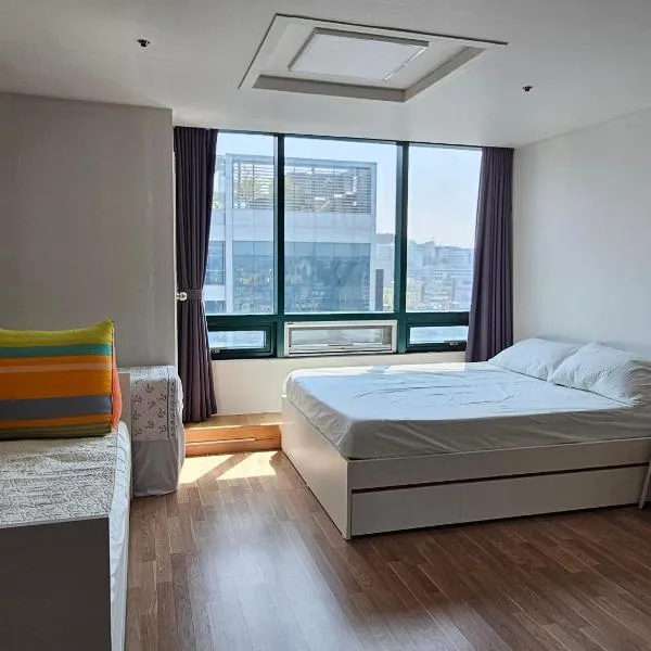 Hongdae Penthouse, hotel u gradu Seul