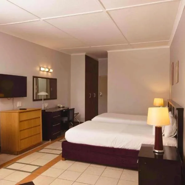Safari Hotel Apartments, hótel í Windhoek