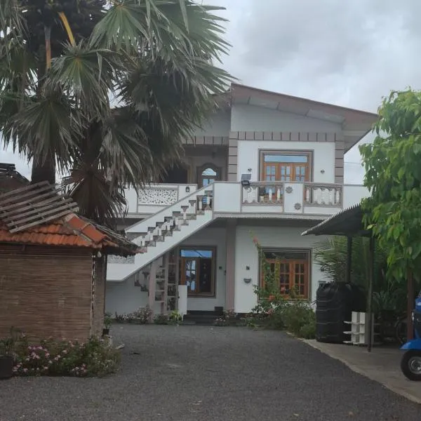 saratha seashore villa and tour، فندق في جافنا