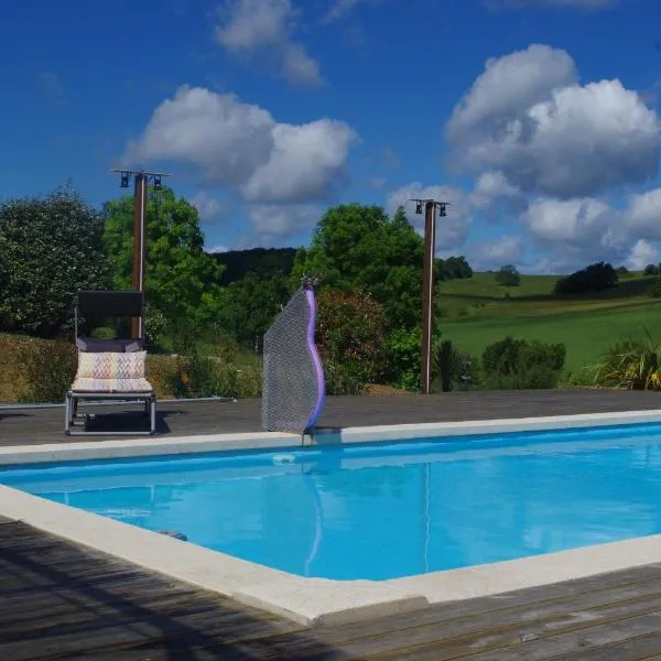 CHEZ MITCH EN CAMPING CAR et grand espace extérieur, hotel v destinácii Caillavet