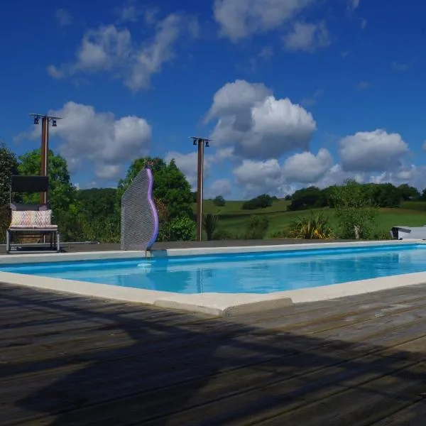 CHEZ MITCH EN CAMPING CAR et grand espace extérieur, khách sạn ở Caillavet