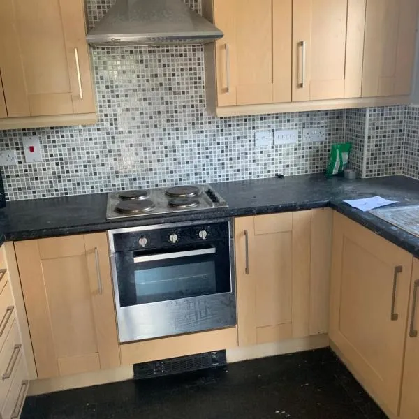 2 bed Manchester Airport apartment, hotel in Wythenshawe