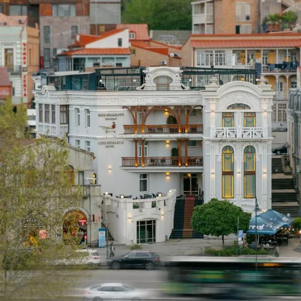 King Gorgasali – hotel w mieście Tbilisi City