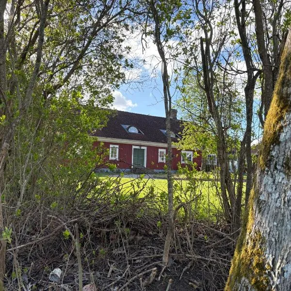 Tant Märtas rum & skafferi、Köingeのホテル