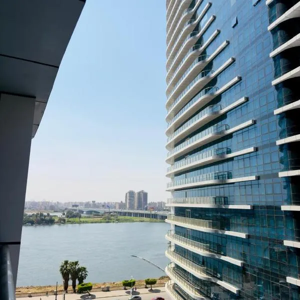 Luxury Nile View Apartment in Hilton Maadi Tower, хотел в Кайро