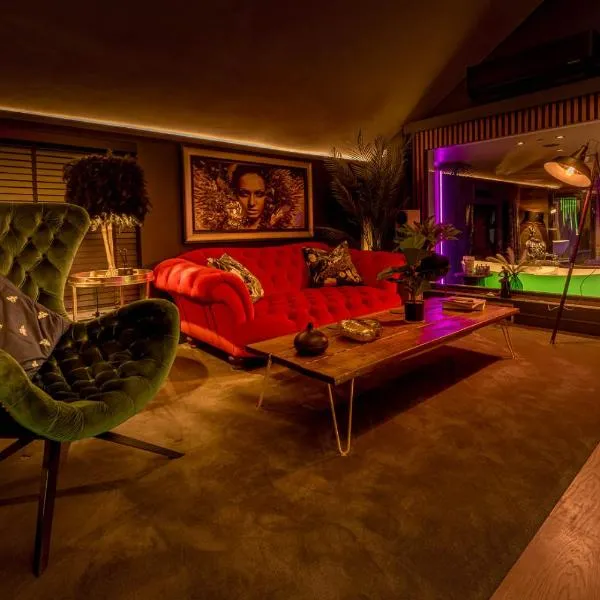 The Bakers Luxury Top Floor Apartment, hotel i Wateringbury