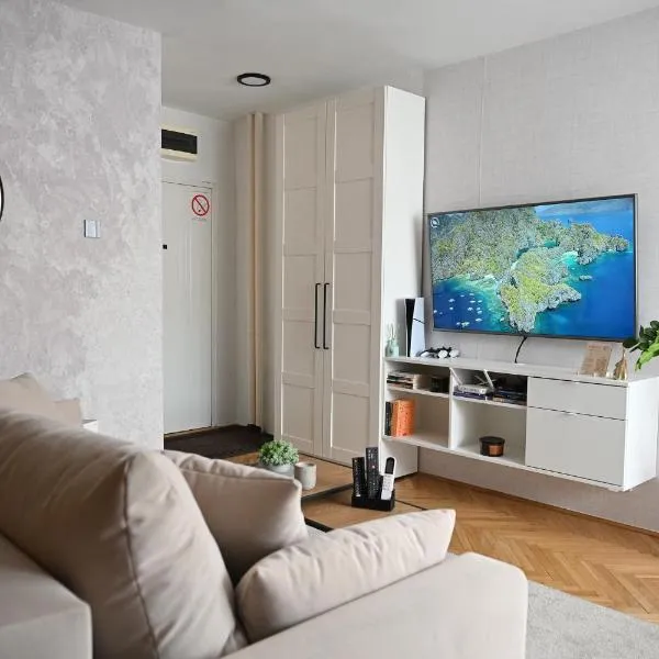 Ana Central Studio, hotel Szendrőn