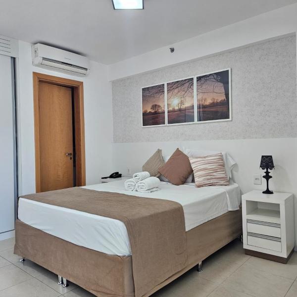 Flat Confortável para Família ou a Trabalho, ao lado dos Ministérios e ESPLANADA, grande, completo, academia e no centro da cidade, em Saint Moritz Brasília Hotel