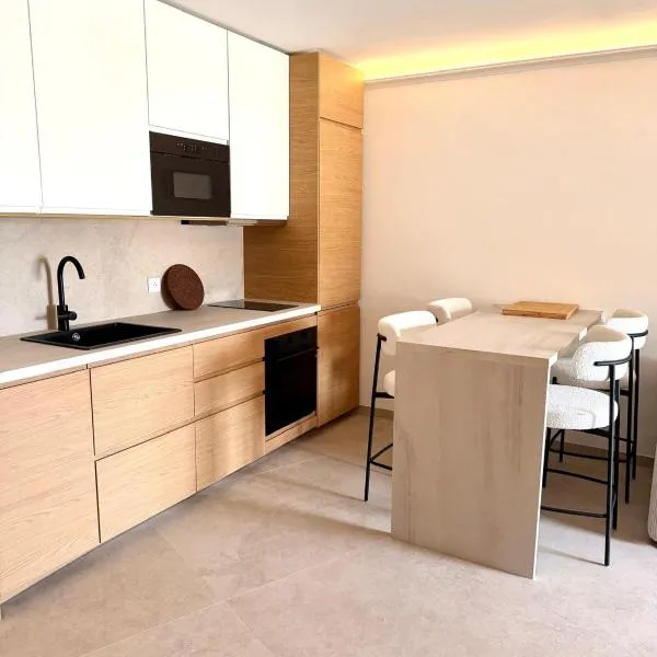 Elégant 2 pièces à Roquebrune-Cap-Martin I Carnolès, hotel em Menton