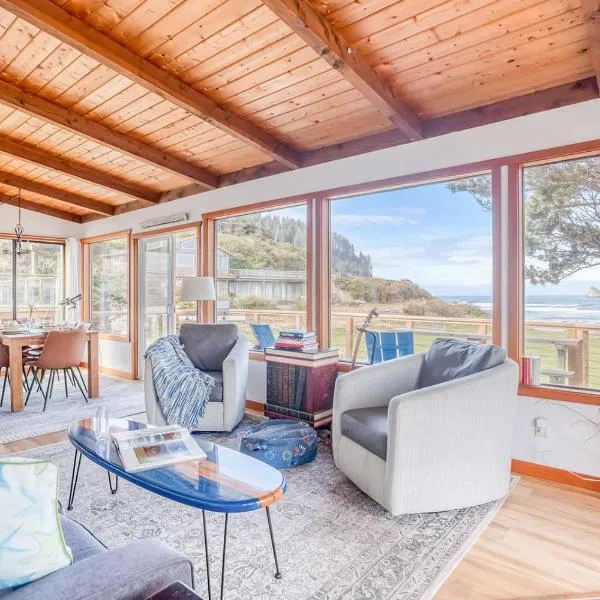Shoreline Cottage Oceanfront Vacation Rental, hotel em Cape Meares