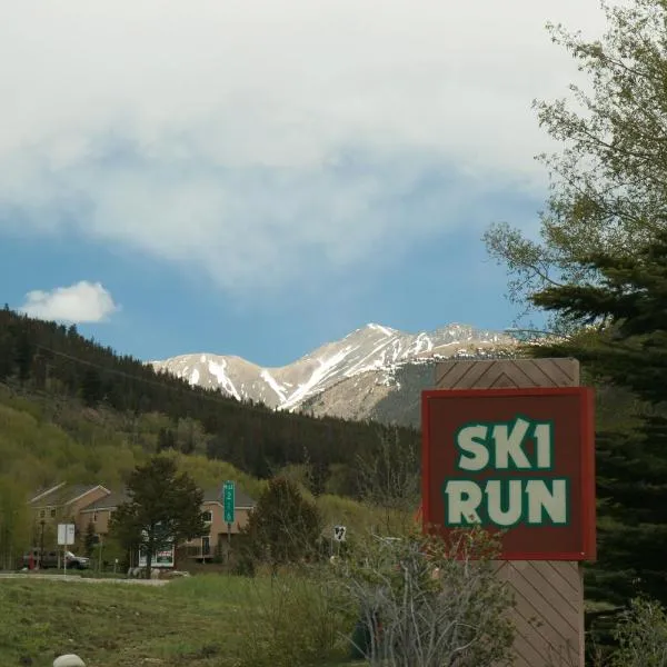 Ski Run 302 by SummitCove Lodging، فندق في كيستون
