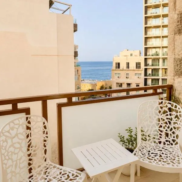 Seaview luxury flat 4 bedrooms, hotel i Sliema