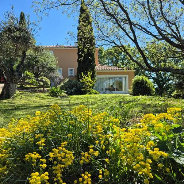 Montèze Paradis، فندق في Saint-Christol-lès-Alès