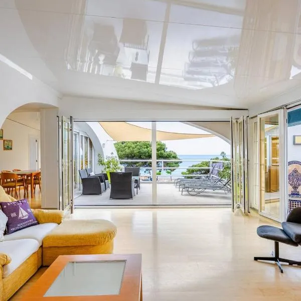 Beachfront Villa: Moraira'da bir otel